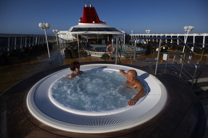 fred olsen cruise lines braemar hot tub 2014.jpg